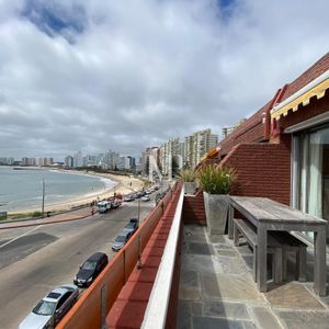 Vende Apartamento Con Vista Al Mar De 3 Dormitorios, Punta Del Este