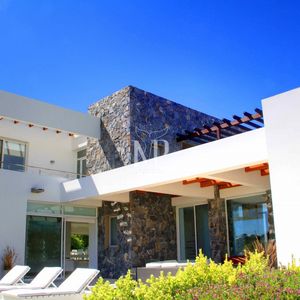 En Venta Y Alquiler Casa En Manantiales De 5 Dormitorios.