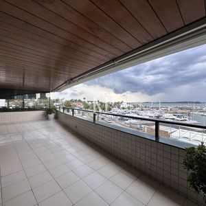 Departamento En Portofino Con 2 Garajes Y Hermosa Vista Al Puerto, Punta Del Este