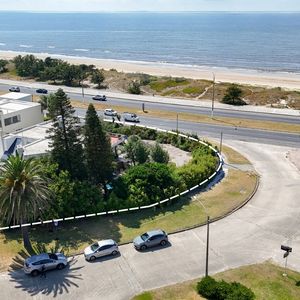Venta De Casa En Rambla De Carrasco Con Terreno De Gran Escala Y Potencial