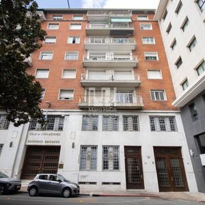 Venta De Excelenete Apartamento En La Ciudad Vieja Frente A Plaza Zabala