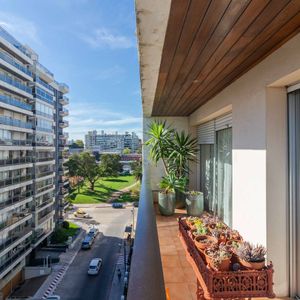 Venta De Apartamento 3 Dormitorios Con Garage - Punta Carretas A Pasos Del Mar
