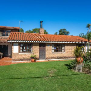 Venta De Casa En San Luis Con Gran Terreno, Barbacoa Y Garaje