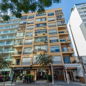 Nuevo Precio En Punta Carretas · Venta De Apartamento De 2 Dormitorios Sobre 21 De Setiembre