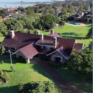 Casa En Venta Playa Mansa - Canchas De Tennis Impresionante