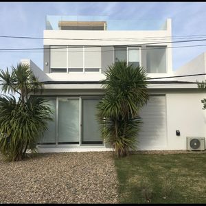 Casa Manantiales En Alquiler Temporal 3 Cuartos Con Piscina