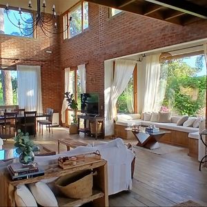 Casa En Alquiler Temporal En San Rafael, 3 Dormitorios, Piscina Y Servicio