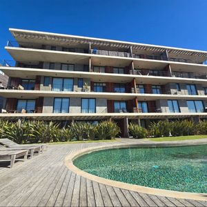 Departamento En Venta En Manantiales, 2 Dormitorios, Amplios Espacios, Vista, Piscina, Gimnasio, 2 Estacionamientos