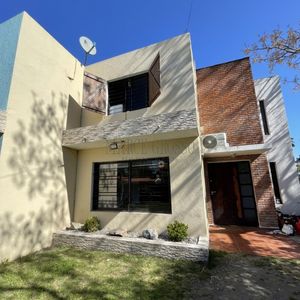 Casa Concepto Minimalista De 2 Dormitorios En Pinares