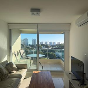 Apartamento En Alquiler Anual De 1 Dormitorio En Torre Gala Vista ,  Punta Del Este