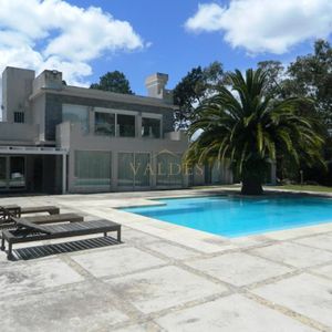 Moderna Casa De 4 Dormitorios En El Golf - Punta Del Este