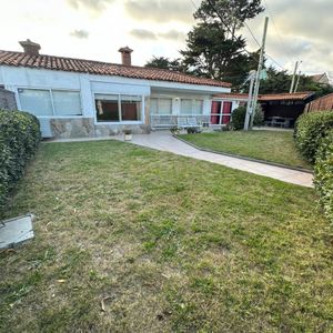 Punta Del Este, Zona Mansa A Pasos Del Mar -alquiler Anual De 3 Dormitorios
