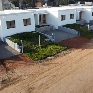 Casas A Entrenar De 2 Y 3 Dormitorios, Maldonado, Biarritz