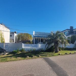 Se Vende Casa Con 2 Dormitorios En Manantiales