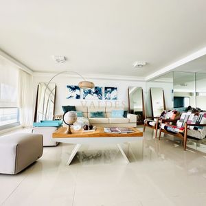 Venta De Amplio Penthouse Con Cuatro Dormitorios Más Dependencia De Servicio En Torre Premiun De Playa Brava, Punta Del Este