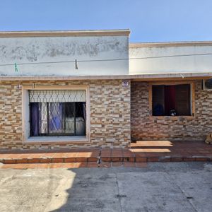 Casa De 3 Dormitorio 1 Baño Y Apartamento En Frente