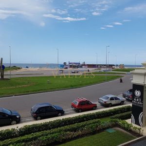 Apartamento De 4 Dormitorios En Punta Del Este , Torre Imperiale . Playa Brava