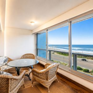 Vende Apartamento Con Vista Al Mar, De 4 Dormitorios En Brava, Punta Del Este