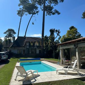 Vende Casa De 4 Dormitorios + Plus En Pinares, Punta Del Este