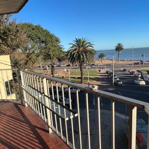 Alquiler Apartamento  Parque Rodo 3 Dormitorios 2 Baños Garaje Frente  Rambla