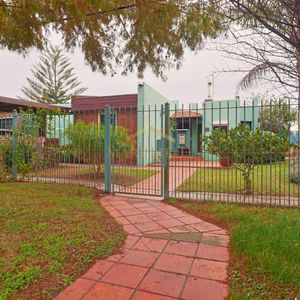 Venta Casa 3 Dormitorios 3 Baños Barbacoa   Lagomar Sur 1 Cuadra De La Playa