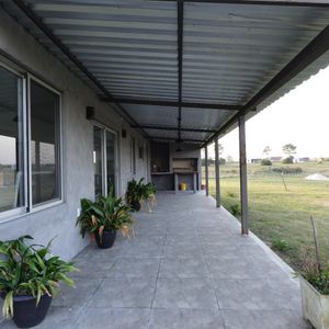 Casa En Alquiler C/ Cochera En Neptunia