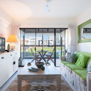 Apartamento De 2 Dormitorios Frente Al Mar, En Venta, Península De Punta Del Este