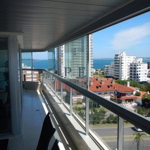 Apartamento En Venta Y Alquiler De  3 Dorm En Punta Del Este