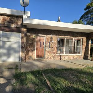 Casa En Pinares | Ubicación Estratégica A 400 Mts Del Mar.