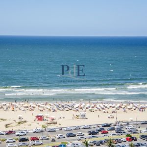 Apartamento En Venta Con Vista A Playa Brava!!