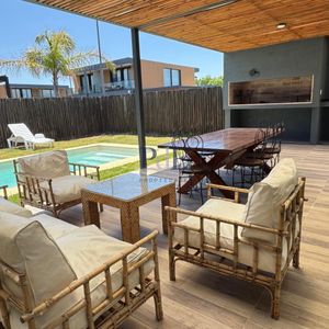 Si Sueñas Con Una Propiedad En Un Barrio Cerrado, Con Piscina Propia, Amplio Parrillero Techado Con Un Living Exterior Esta Es Tu Mejor Inversión