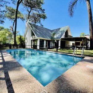 Casa En Lugano, Punta Del Este. 5 Dormitorios, Terreno De 1400 M²