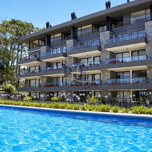 Apartamento De 1 Dormitorio En Edificio Unique, Punta Del Este