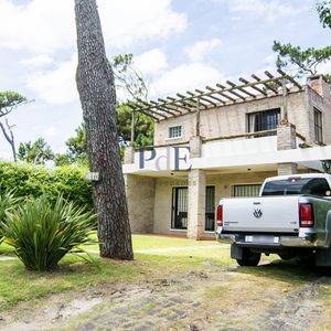 Casa En Mansa, Punta Del Este. 5 Dormitorios, Terreno De 674 M²