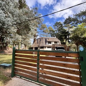 Casa En Alquiler Anual | 3 Dormitorios En Pinares, Maldonado
