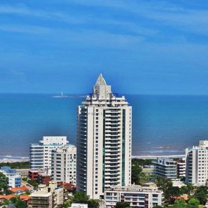 Apartamento En Alquiler De 3 Dormitorios En Punta Del Este, Playa Brava, Wind Tower