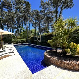 Casa En Lugano, Punta Del Este. 5 Dormitorios, Terreno De 1881 M²