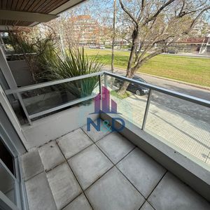 Alquiler Monoambiente Definido En Prpimer Piso  Al Frente Con Balcón Y Garage En Malvin