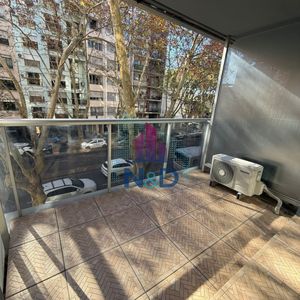 Venta Apartamento Monoambiente Al Frente Con Balcón En Pocitos