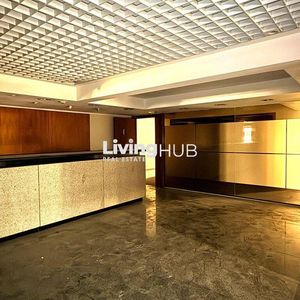 Alquiler Oficina De 560 M² Con Doble Frente: Plaza Independencia Y Calle Colonia