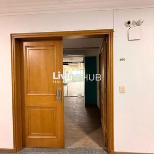 Alquiler Oficina En Edificio Playa Mayor – Vista A Calle Colonia Con 86m2