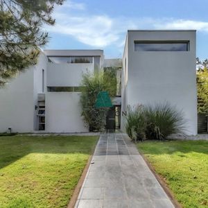 Venta Casa 6 Dormitorios Moderna En San Rafael, Playa Brava