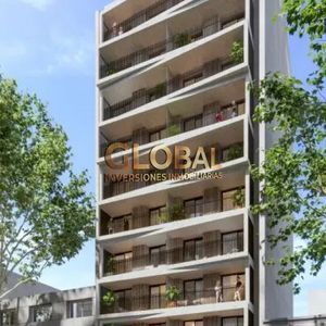 Venta De Apartamento De 1 Dormitorio En Centro De Montevideo, A 6 Cuadras Del Mar
