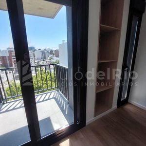 Piso Alto De 2 Dormitorios 77 M2 Y Garage Incluido