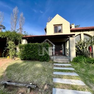 Casa En Venta, Punta Del Este, 2 Dormitorios, Barrio Privado Parque Pinares