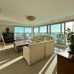 Exclusivo Penthouse En Torre De Categoría