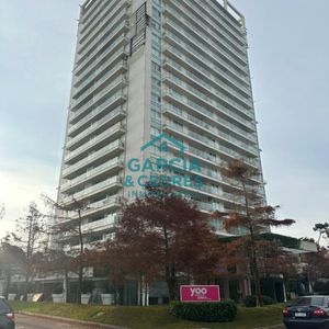 Hermoso Apartamento En Venta De Un Domitorio Y Medio En Torre Yoo