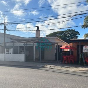 Casa Principal + Apto Al Fondo, Otro Al Costado Y Local Comercial