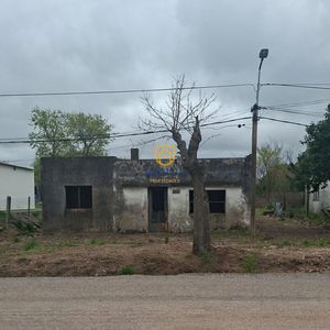Terreno En Venta En Casupa Con Construcción A Reciclar Y 600 M2 De Terreno