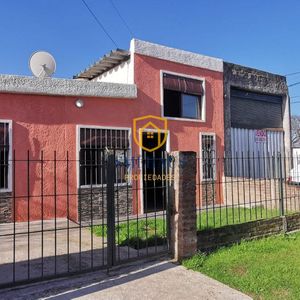 Casa En Venta En Santa Lucía Con 2 Dormitorios